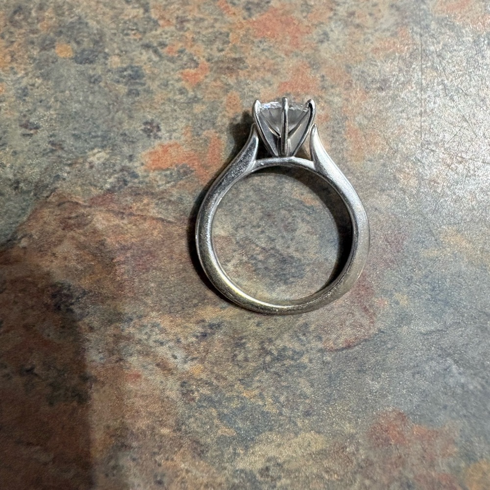Charles & Colvard Moissanite Solitaire Ring in white gold 1ct (dew) - Picture 11 of 12